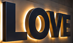 Letras de aluminio con iluminación lateral